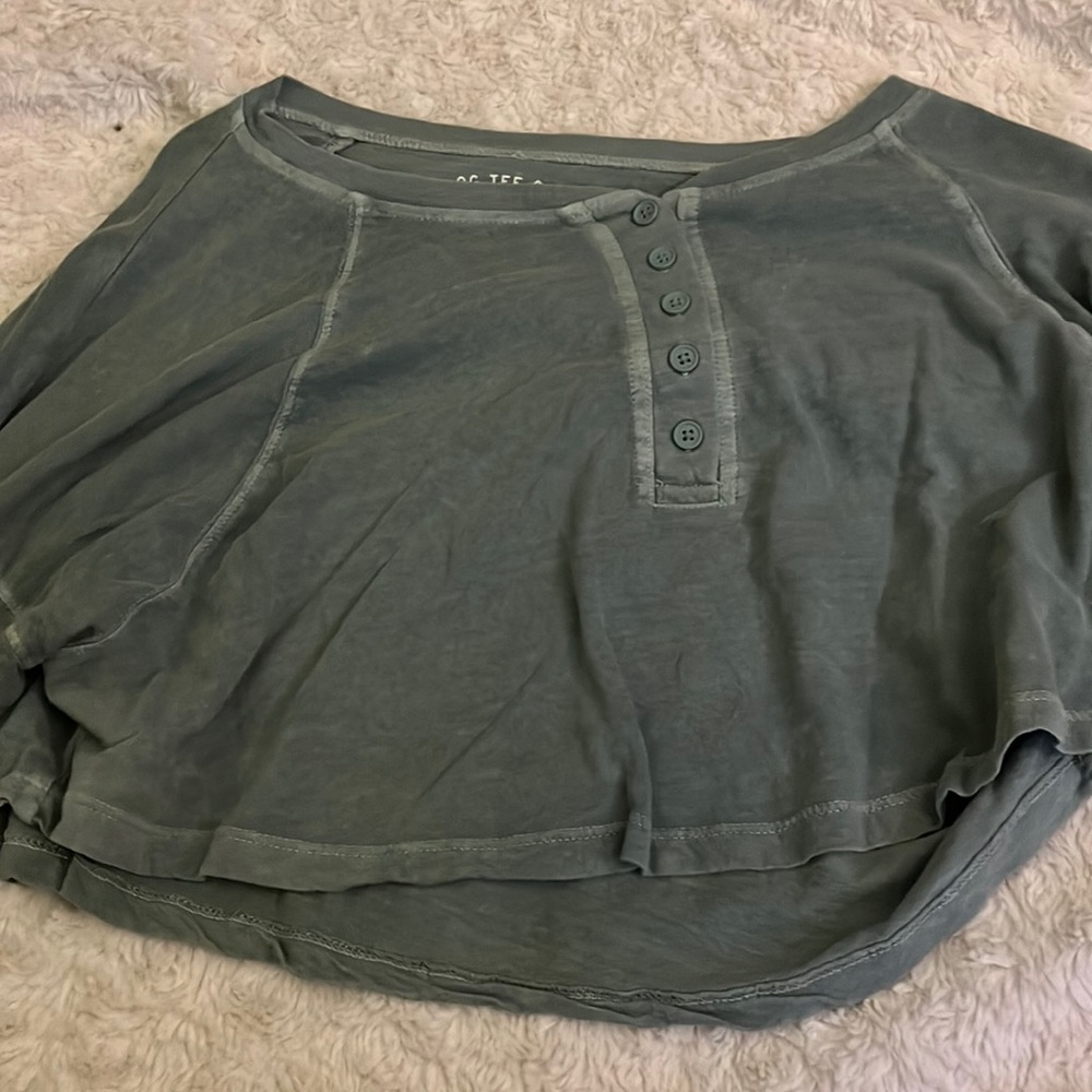Medium long sleeve cropped tee